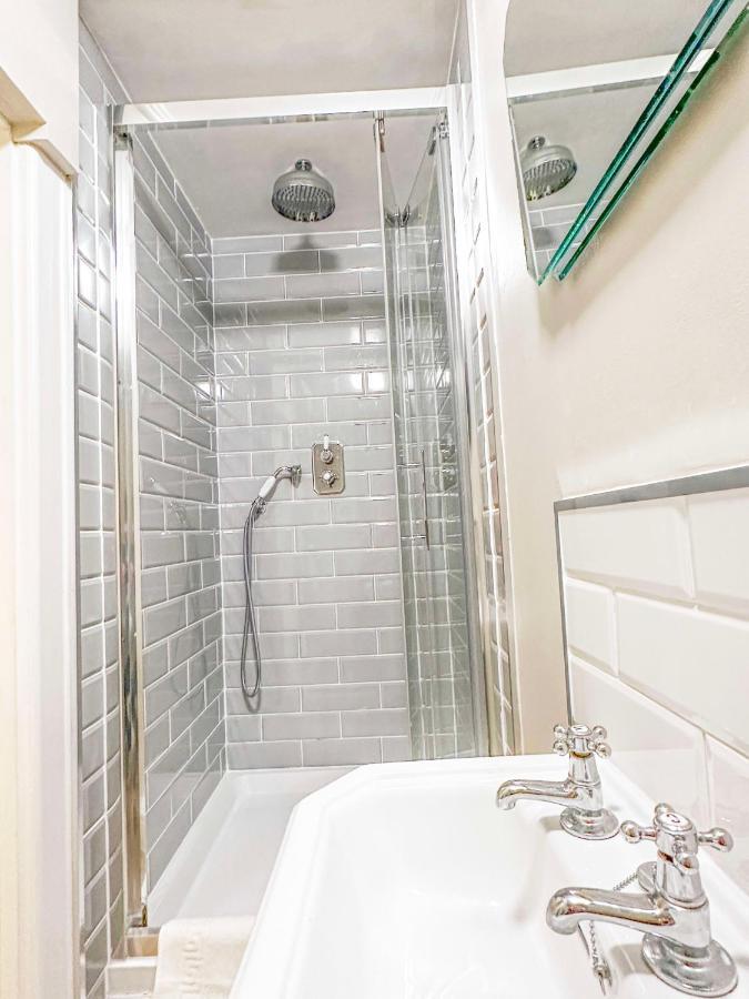 Апартаменты Unique 2 Bed In The Heart Of Bath With Parking Экстерьер фото